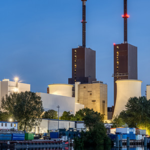 300px_-_a-thermal-power-station-in-berlin-at-night-2025-03-08-06-36-46-utc
